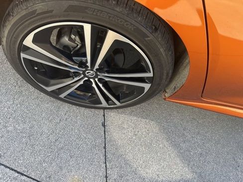 Used 2023 Nissan Sentra SR w/ SR Premium Package image 11