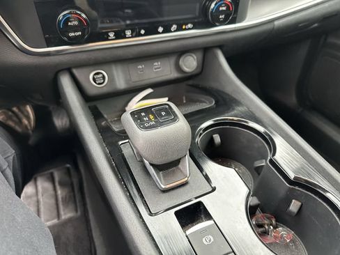 Used 2023 Nissan Rogue SV AWD/4WD image 24