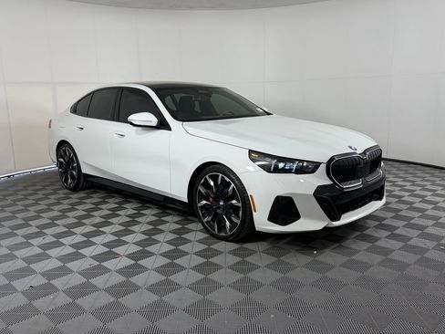 Used 2024 BMW 540i xDrive w/ Executive Package image 7