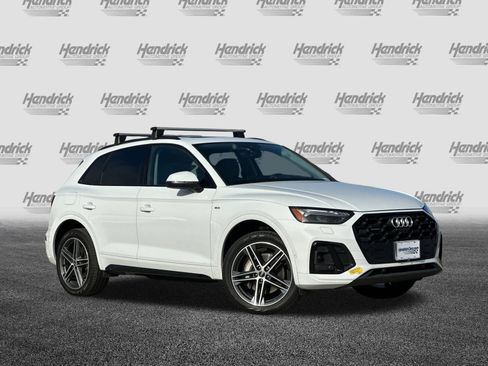 Used 2022 Audi Q5 e Prestige w/ Prestige Package image 2