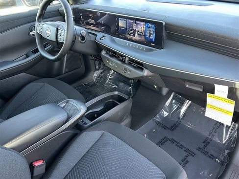 New 2026 Nissan Leaf FWD image 9