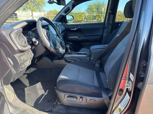 Used 2020 Toyota Tacoma TRD Sport image 8