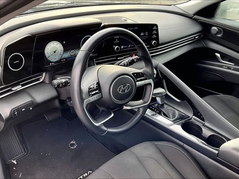 Used 2021 Hyundai Elantra SEL w/ Convenience + Premium Package image 8