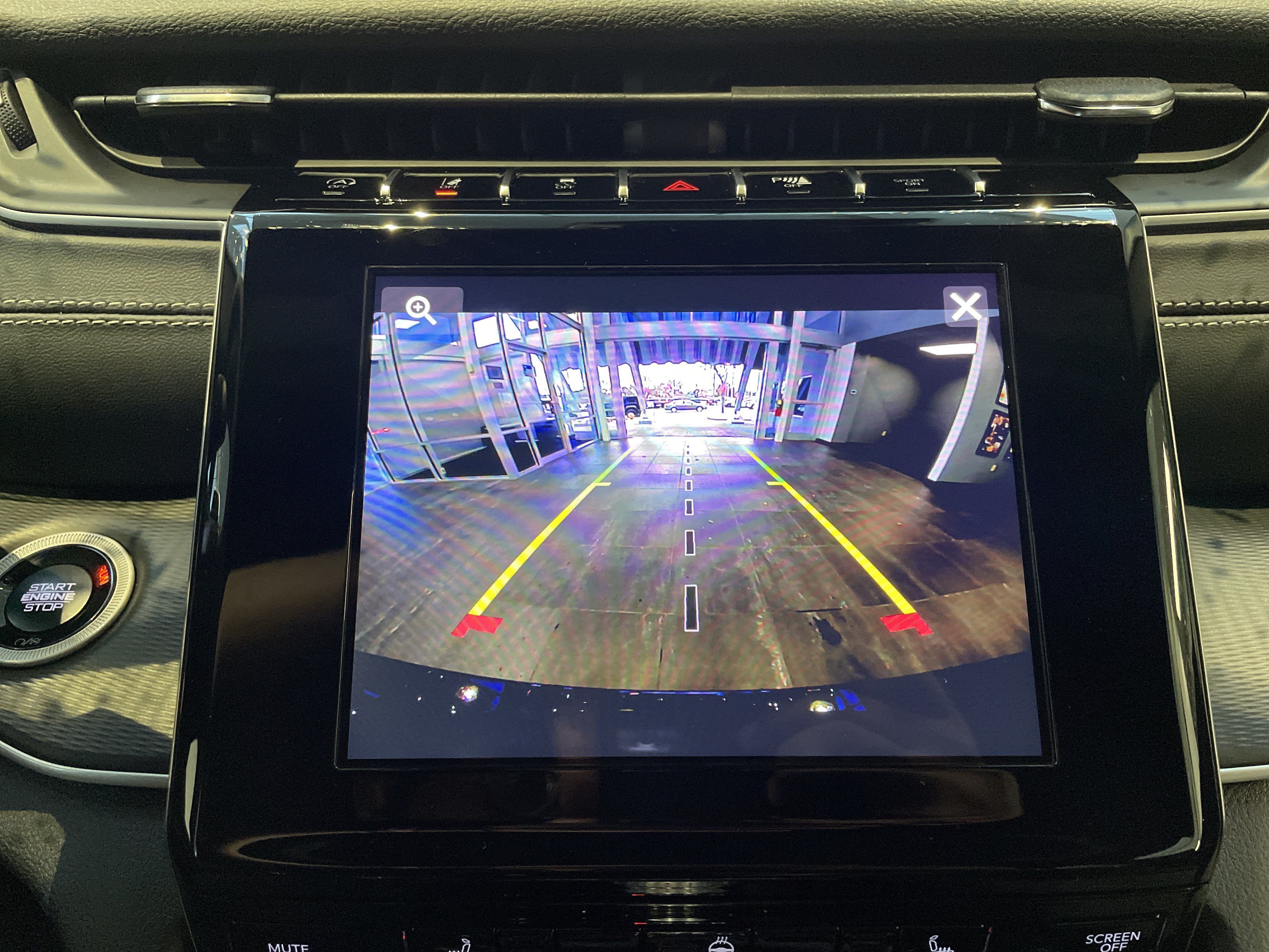 Used 2025 Jeep Grand Cherokee Laredo w/ Luxury Tech Group I RWD image 25