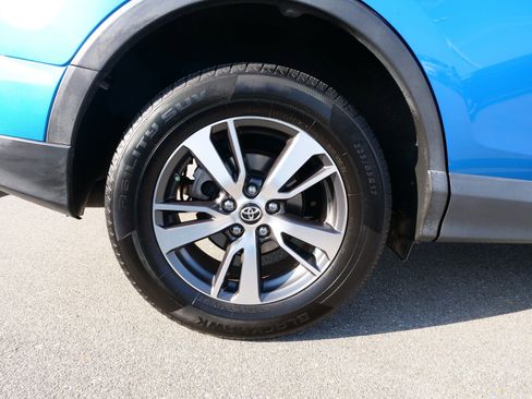 Used 2018 Toyota RAV4 XLE image 11