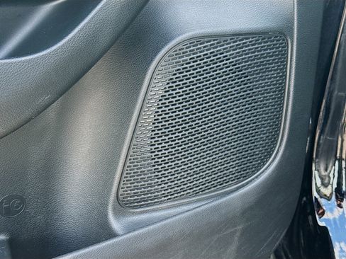 Used 2025 Chrysler Pacifica Select FWD image 21