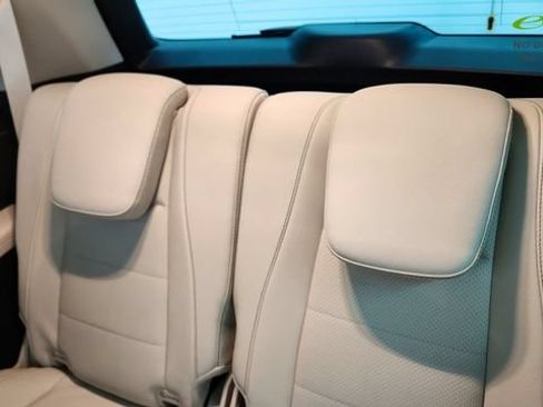 Used 2025 Mercedes-Benz GLS 450 4MATIC w/ AMG Line Exterior image 30