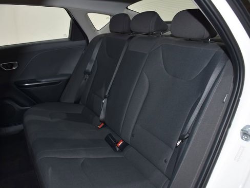 Used 2025 Kia K4 LXS image 26