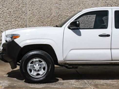 Used 2018 Toyota Tacoma SR image 16