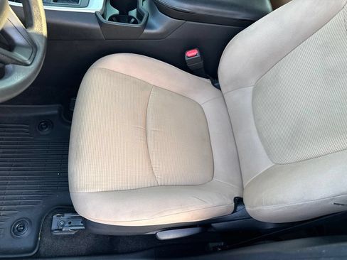 Used 2021 Toyota RAV4 LE FWD image 24