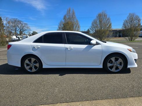 Used 2014 Toyota Camry SE image 6