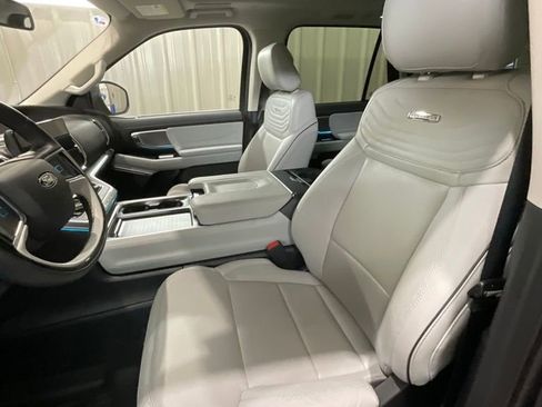 Used 2025 Ford Expedition Platinum w/ Platinum Ultimate Package image 10