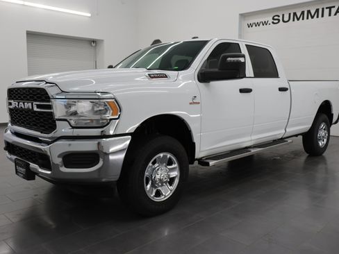 Used 2024 RAM 3500 Tradesman w/ Chrome Appearance Group AWD/4WD image 7