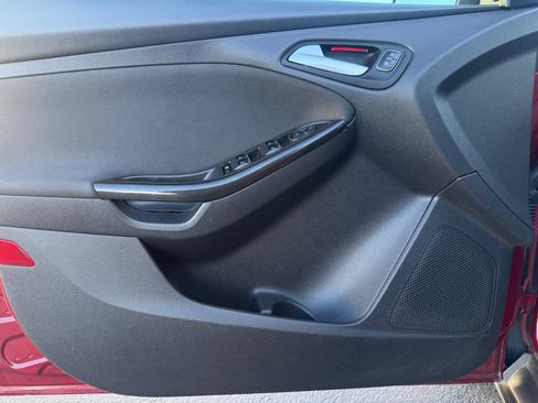 Used 2015 Ford Focus Titanium w/ Titanium Technology Package FWD image 11