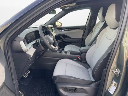 New 2026 Volkswagen Tiguan SE R-Line AWD/4WD image 9