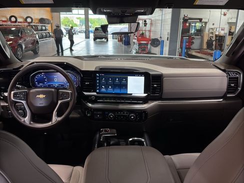 Used 2025 Chevrolet Silverado 1500 LTZ AWD/4WD image 15