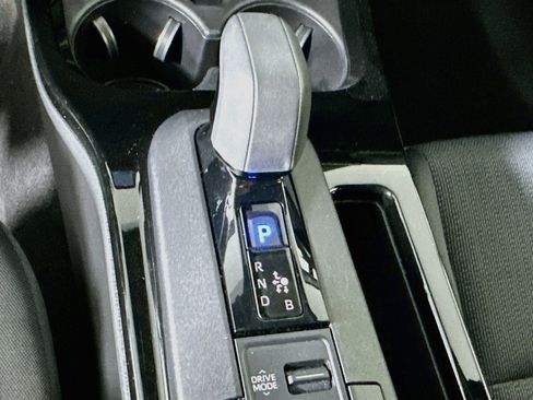 Used 2024 Toyota Prius LE FWD image 24