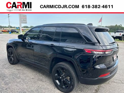 Used 2024 Jeep Grand Cherokee Altitude AWD/4WD image 4