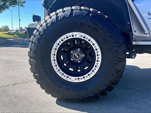 Used 2018 Jeep Wrangler Unlimited Rubicon AWD/4WD image 9
