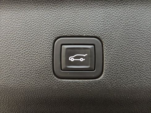 Used 2024 GMC Yukon XL Denali AWD/4WD image 25