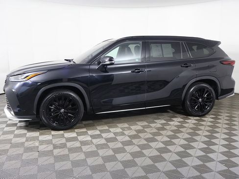 Used 2025 Toyota Highlander XSE AWD/4WD image 19