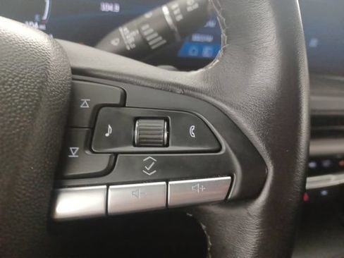 Used 2025 Cadillac XT4 Premium Luxury FWD image 23