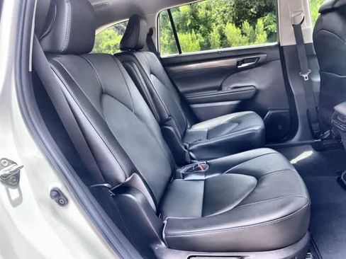 Used 2023 Toyota Highlander Limited FWD image 14