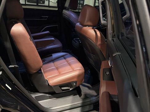 Used 2023 Kia Telluride EX w/ EX Captain's Chair Package FWD image 5