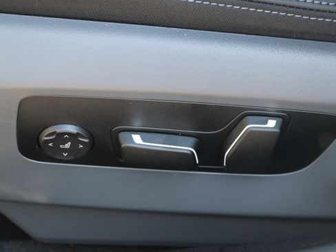 New 2026 BMW 550e xDrive image 28