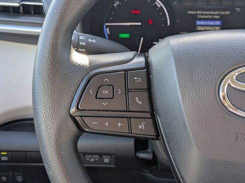 Used 2025 Toyota Sienna LE image 16