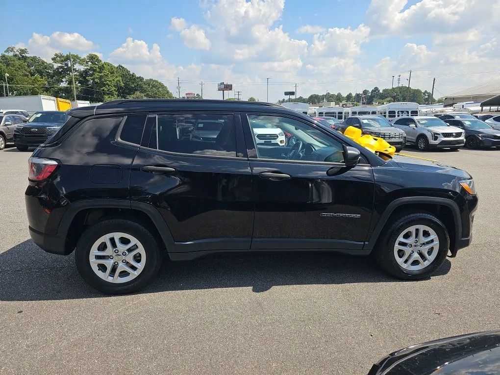 Used 2018 Jeep Compass Sport FWD image 8