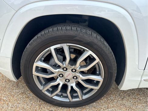 Used 2022 GMC Terrain Denali w/ Denali Premium Package AWD/4WD image 12