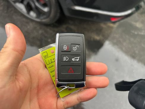 Used 2022 Land Rover Range Rover Sport HSE Dynamic image 31