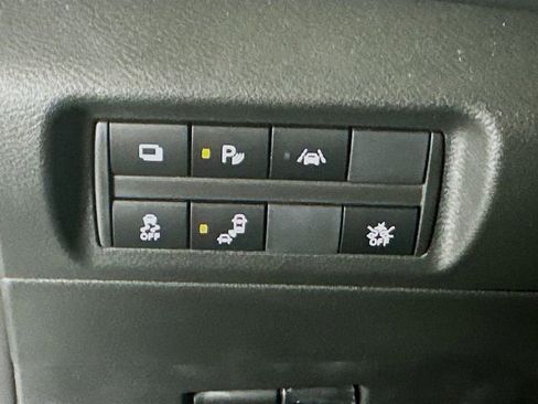 Certified 2025 Nissan Kicks Play S image 12