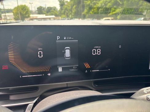 Used 2026 Kia Carnival FWD image 40