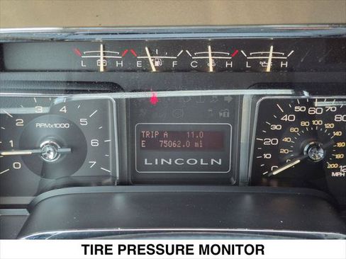 Used 2014 Lincoln Navigator 4WD image 16