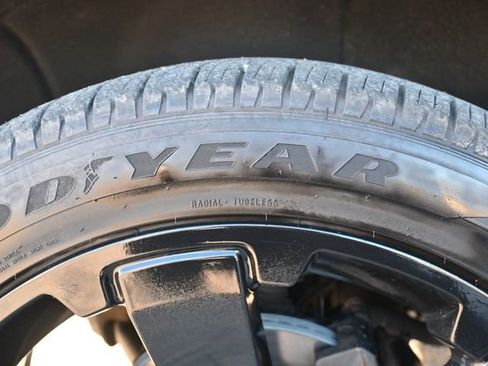 Used 2019 GMC Yukon Denali image 29