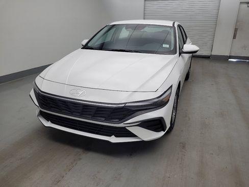 Used 2024 Hyundai Elantra SE FWD image 15