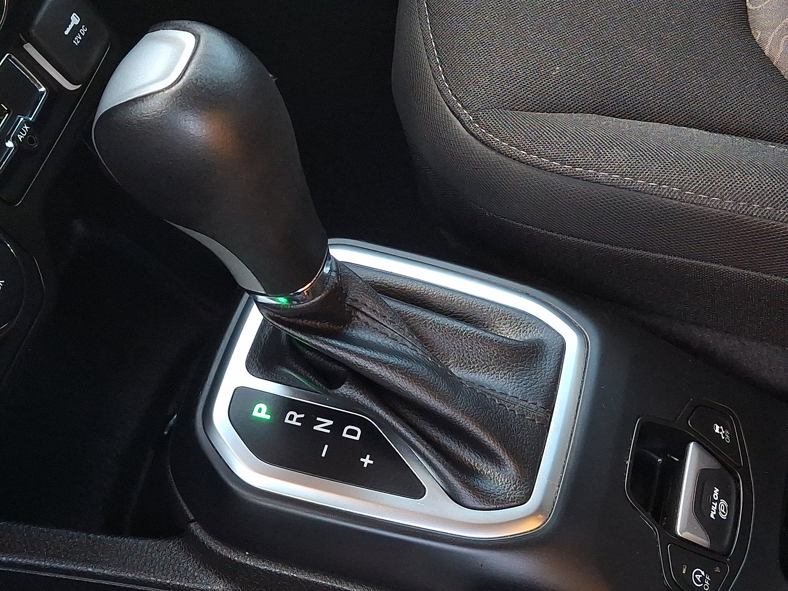 Certified 2023 Jeep Renegade Latitude AWD/4WD image 14