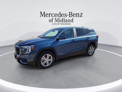 Used 2024 GMC Terrain SLE image 4