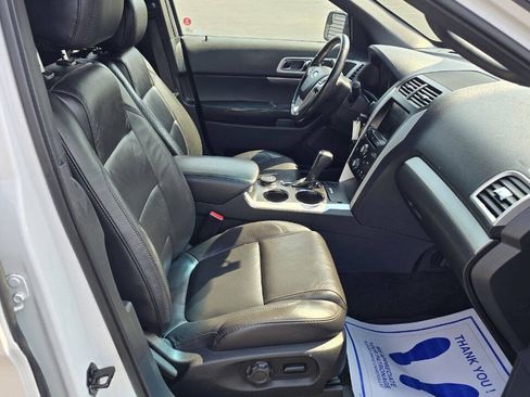 Used 2014 Ford Explorer XLT w/ Equipment Group 202A AWD/4WD image 16