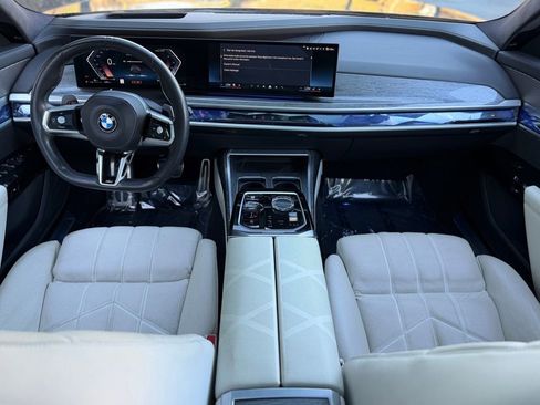 Used 2023 BMW 760i xDrive w/ Executive Package image 38