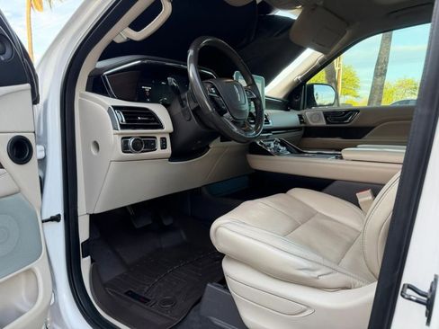 Used 2019 Lincoln Navigator Reserve image 62