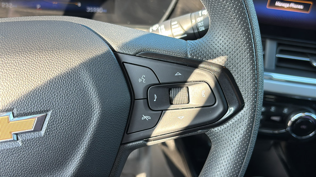 Used 2025 Chevrolet Trax LT FWD image 18