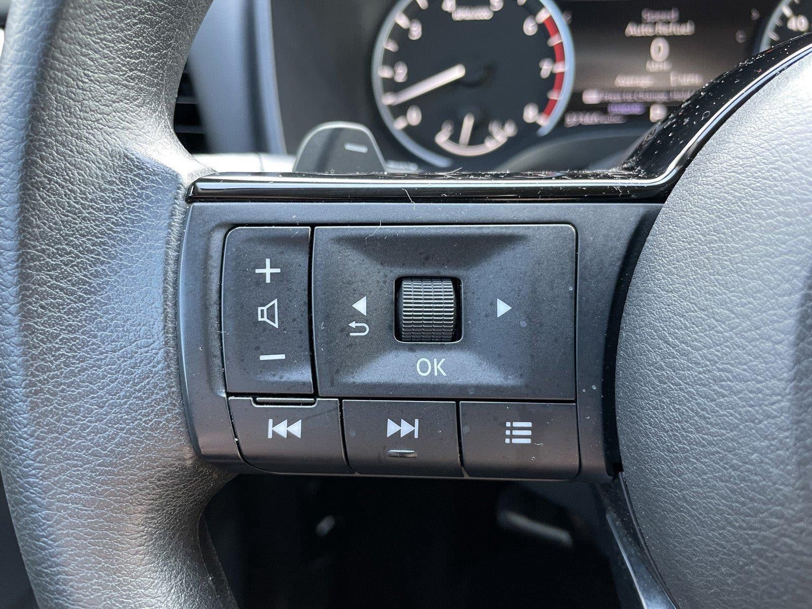 Used 2021 Nissan Rogue S FWD image 21