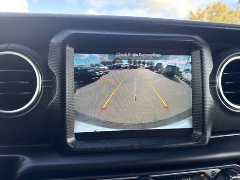 Used 2021 Jeep Wrangler Unlimited Sahara w/ Uconnect 4C Nav & Sound Group image 14