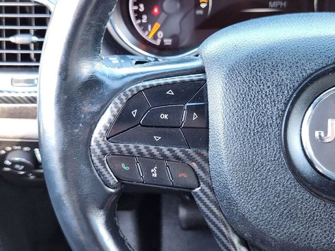 Used 2018 Jeep Grand Cherokee Altitude image 32