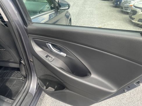 Used 2018 Hyundai Elantra GT FWD image 21