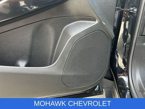 Used 2025 Chevrolet Trax RS w/ Sunroof Package FWD image 24