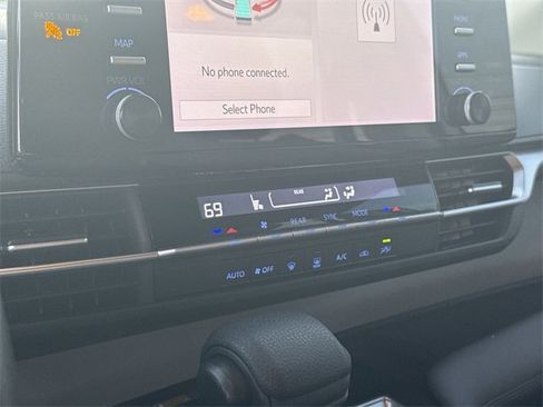 Used 2021 Toyota Sienna LE w/ LE Plus Package image 18